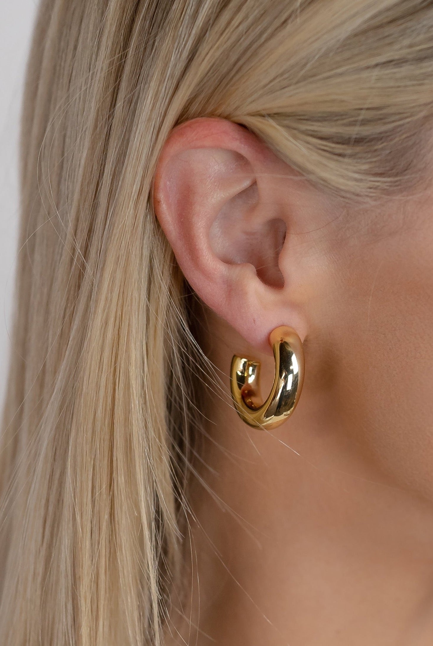 1" Harlowe Hoops-Earrings-The Sis Kiss®-Urban Threadz Boutique, Women's Fashion Boutique in Saugatuck, MI