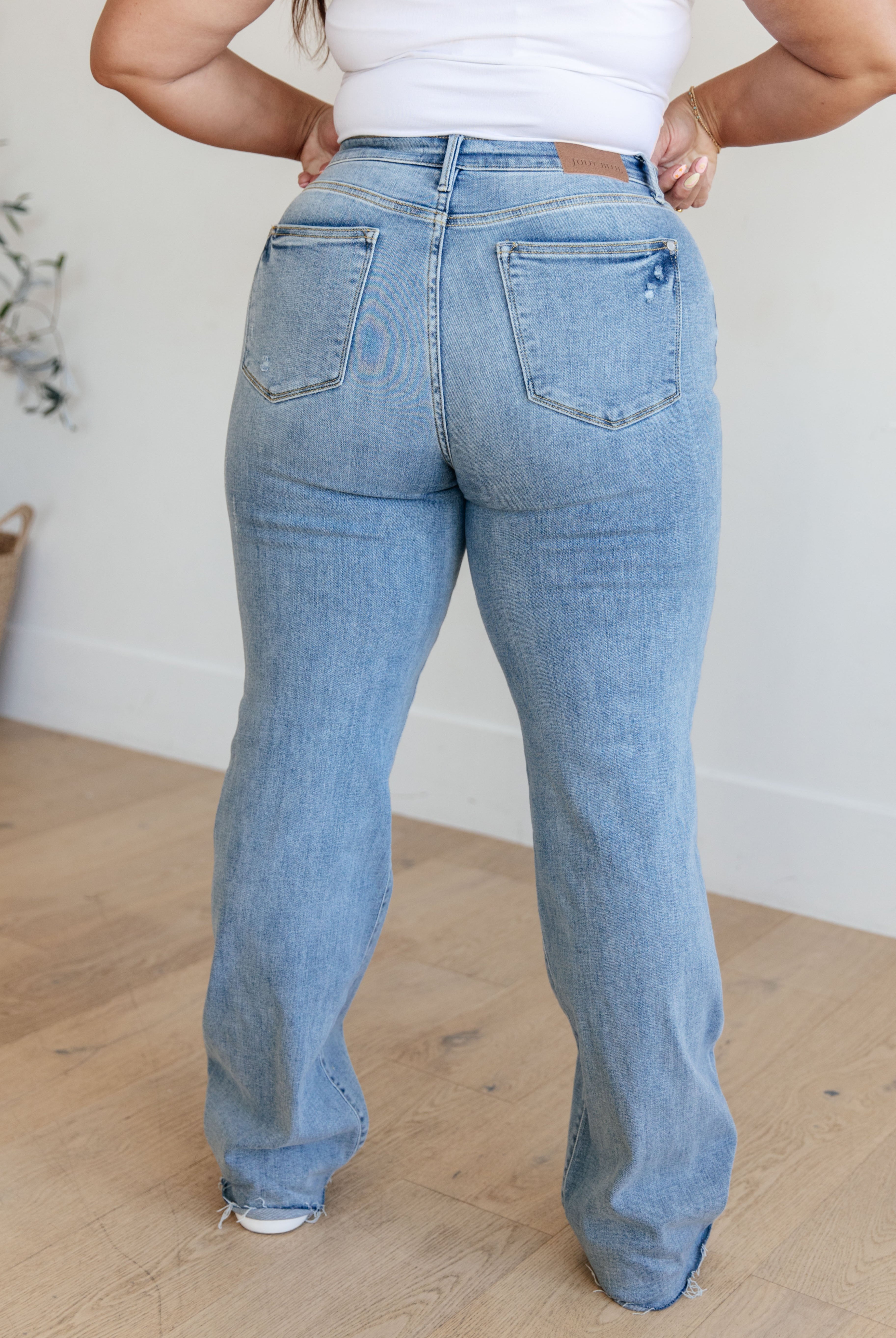 Mildred High Rise V Front Waistband Straight Jeans-Jeans-Ave Shops-Urban Threadz Boutique, Women's Fashion Boutique in Saugatuck, MI